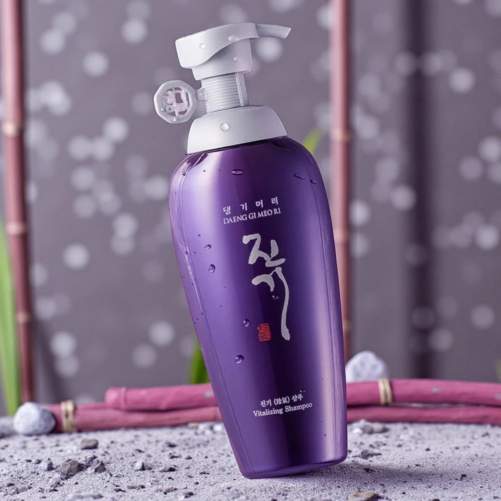 Skin TOGO Daeng Gi Meo Ri Vitalizing Shampoo in a purple 500ml bottle with a pump dispenser for hair loss prevention.