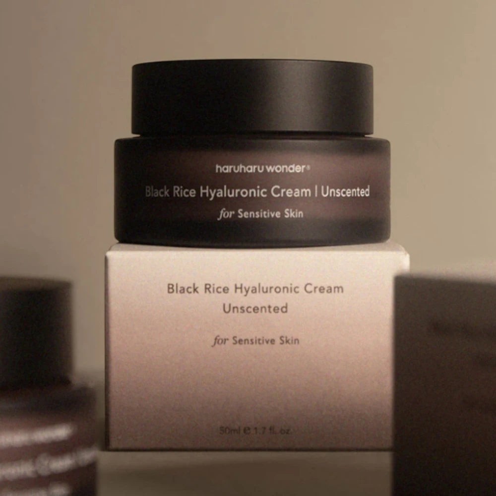 Skin TOGO Haruharu WONDER Black Rice Hyaluronic Cream in a matte black jar and its matching beige product box.