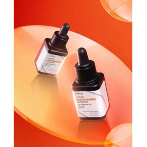 Skin TOGO Isntree Hyper Niacinamide 20 Serum bottles on an orange reflective surface for pore and pigment care