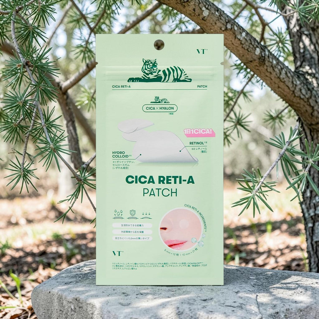 Skin TOGO VT Cosmetics Cica Reti-A hydrocolloid acne patches in a light green resealable pouch with tiger logo.
