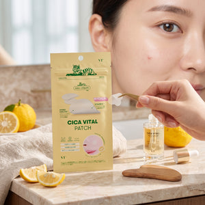Skin TOGO VT-Cosmetics Cica Vital hydrocolloid acne patches with Vitamin C and Centella Asiatica for spot treatment.