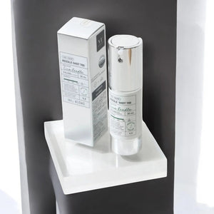 Skin TOGO VT Cosmetics Reedle Shot 700 essence bottle and box on a white shelf for intensive skin absorption care.